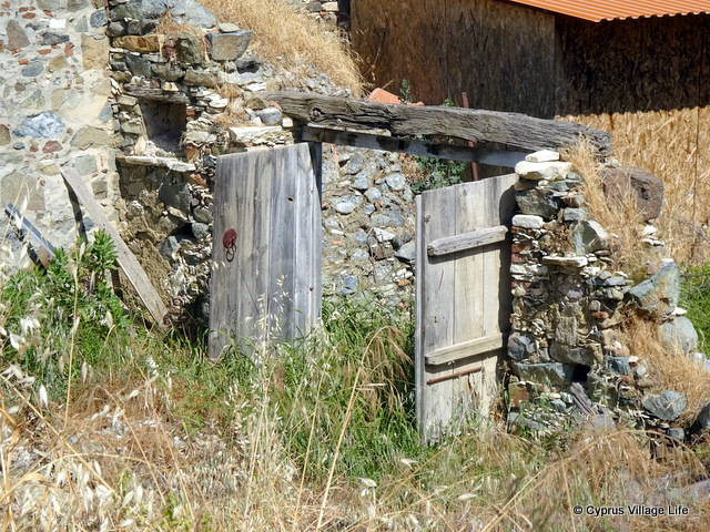 photosofcyprus's tweet photo. Old doors in Agios Athanasios Village. The village is located in the Limassol District #Cyprus #AgiosAthanasios #Limassol #Doors #Culture #History #Travel #Holidays #Wanderlust https://t.co/y8vKAi9kzc