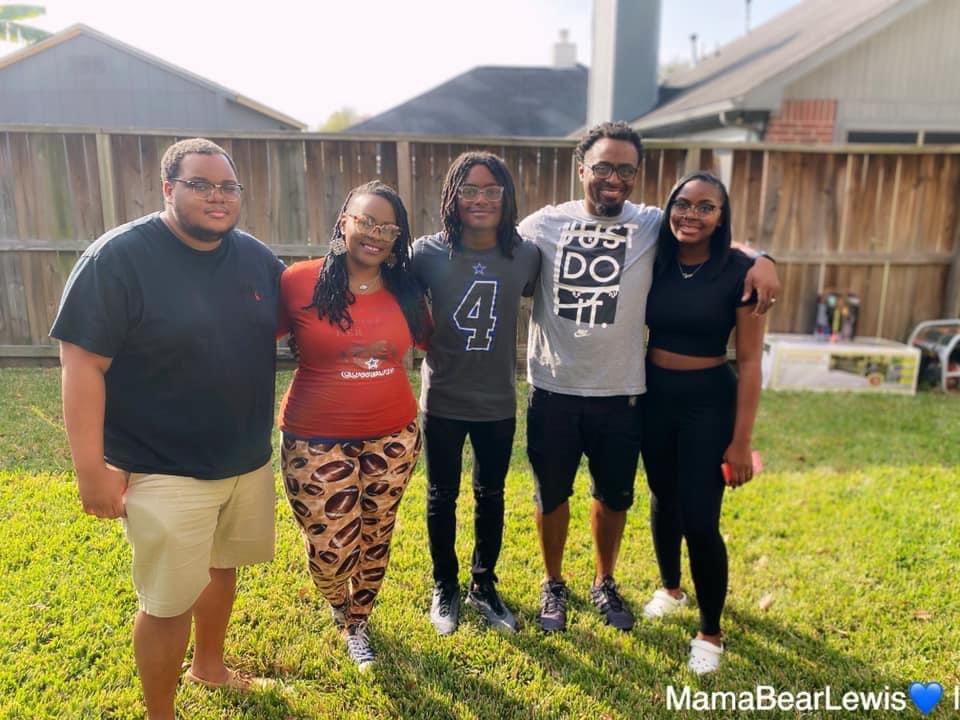 desireerl78's tweet photo. 22 years of Fatherhood & counting! Simply the best Mr. Lewis….we Salute you today King 👑 and every other day👏🏾! Thank you for all you do our our family! Happy Father’s Day! #Lewis5 💙💙💙💙💙 https://t.co/n9sUBmu6sL