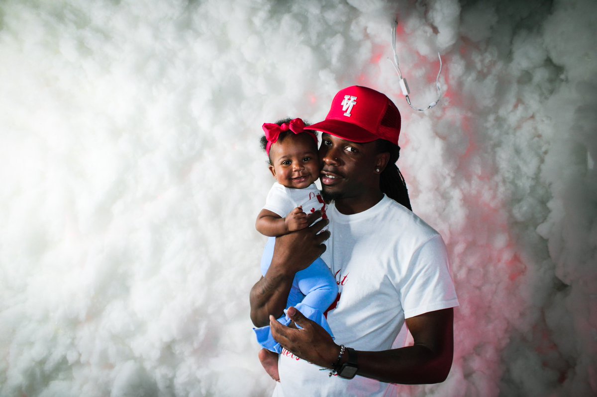 _marleyso's tweet photo. Ain't nothing cooler than being your dad
I could be mad at the world, soon as I see you, I'm glad. Happy Father’s Day to me🤍❤️🤍 https://t.co/b5OSH3h2Pa