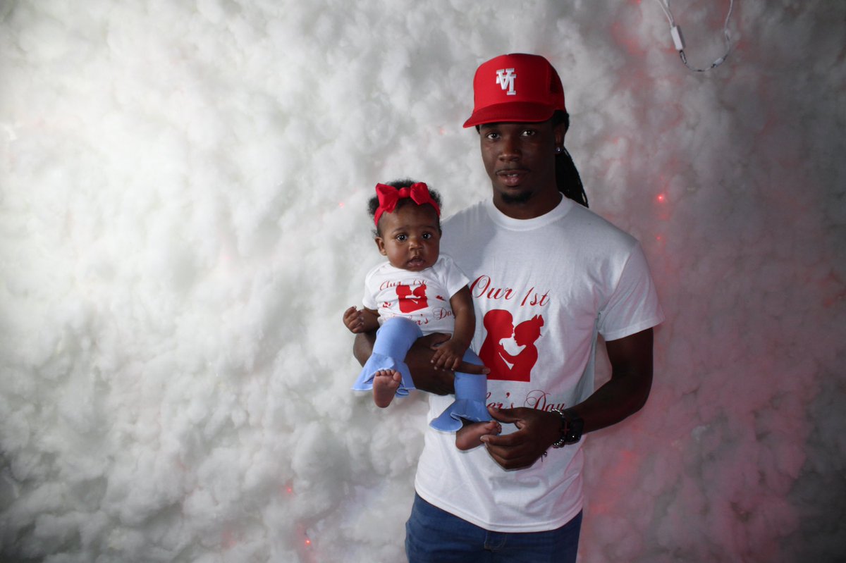 _marleyso's tweet photo. Ain't nothing cooler than being your dad
I could be mad at the world, soon as I see you, I'm glad. Happy Father’s Day to me🤍❤️🤍 https://t.co/b5OSH3h2Pa
