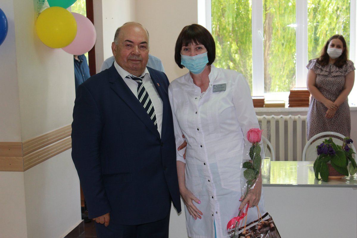 Mahov_Hvor's tweet photo. По традиции в преддверии Дня Медицинского Работника в Хворостянской ЦРБ состоялась чествование врачей и медицинского персонала. https://t.co/J5Qe9gGOKL