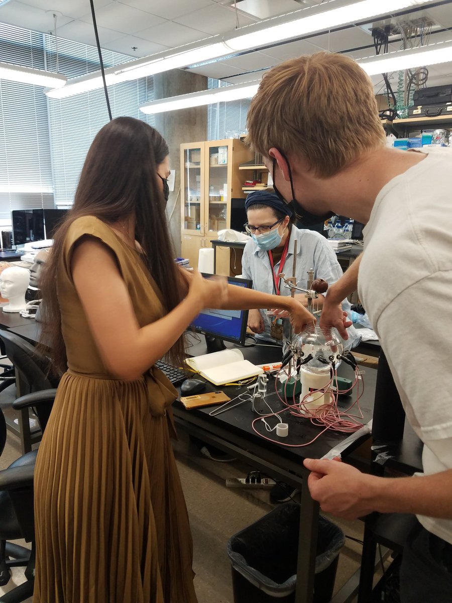 EspanolMalena's tweet photo. Last week I met my postdoc Mirjeta Pasha, my collaborator Rosalind Sadleir, and our students for the first time on campus. It was fun to be in the lab! #backtocampus #interdisciplinaryteams #EITresearch @ASU @ASUMathematics @ASUEngineering https://t.co/Sg4WfJ8bCZ