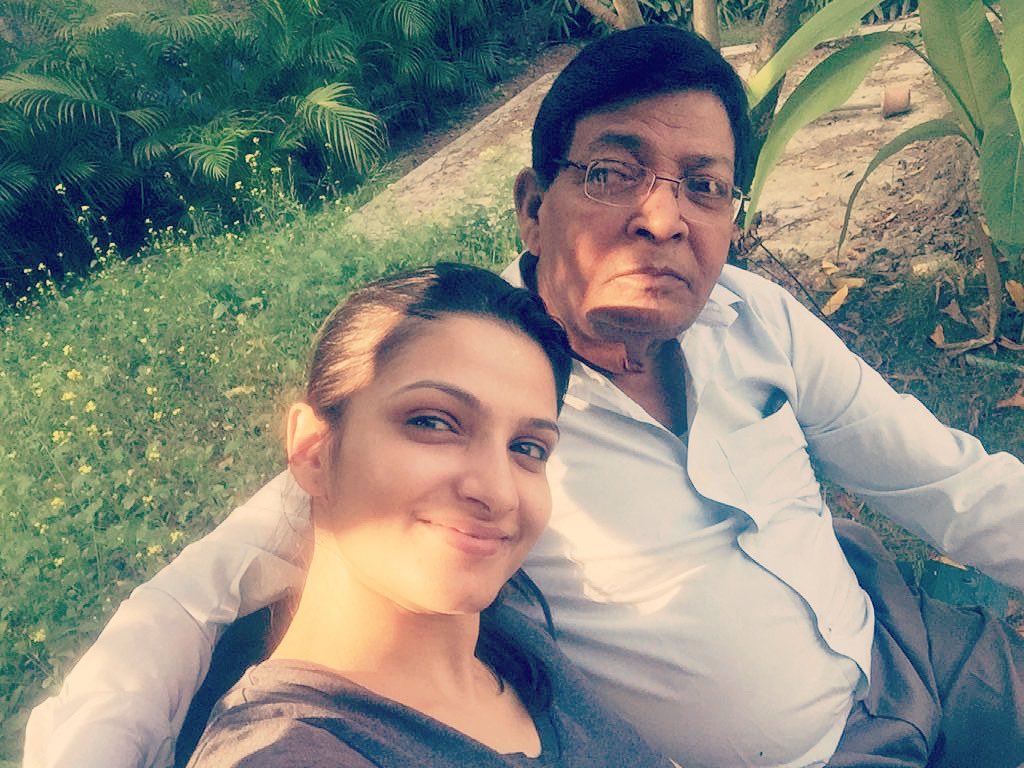 tnusreec's tweet photo. And when I'm down you're there pushing me to the top. You're always there giving me all you've got… My whole ♥️! Love you, Baba. https://t.co/RJVH9Qkptg