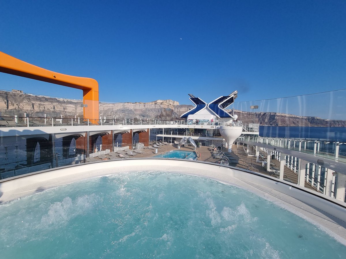 Ultimate luxury experience onboard #CelebrityApex. 
Social distancing is easy with just 670 guests, without a doubt the safest way to travel! https://t.co/RyUVVo8W2B