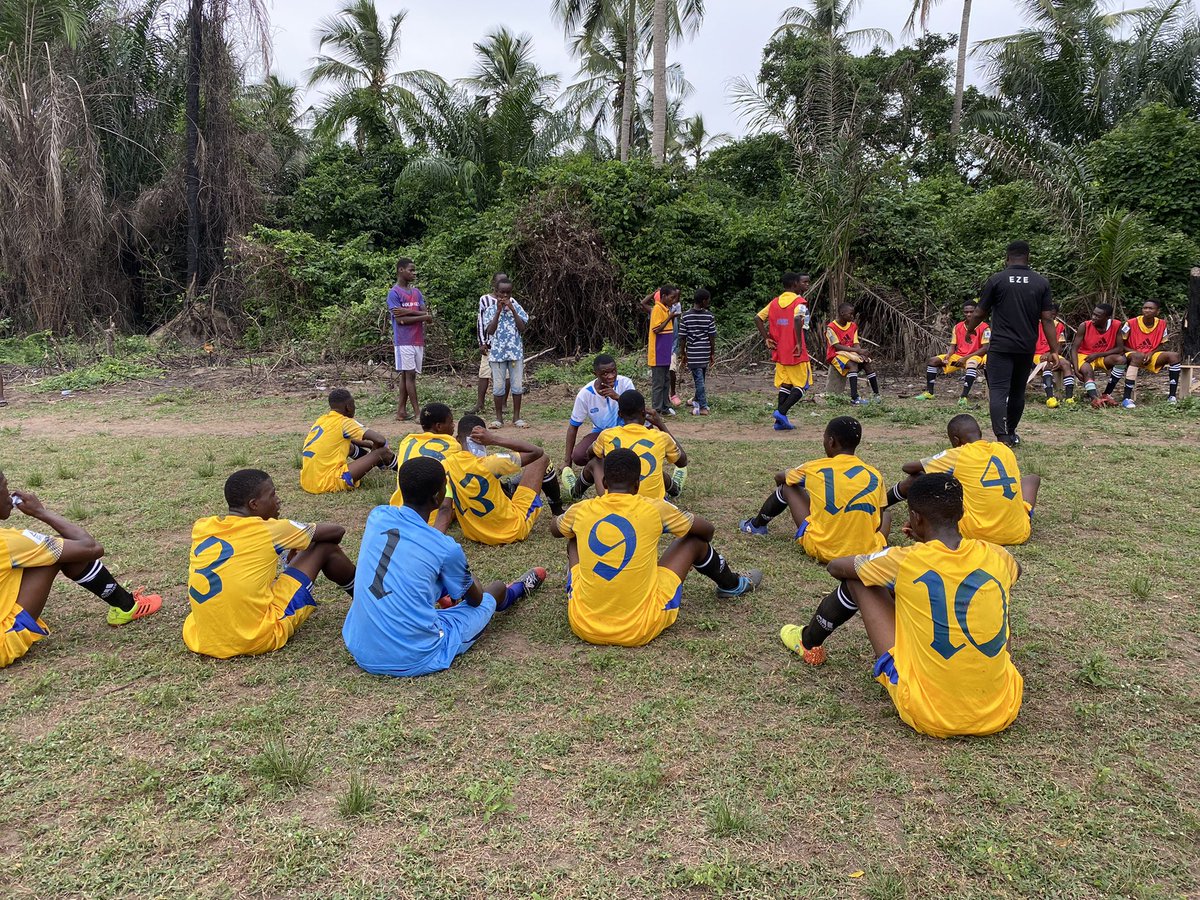 EzeSportingClub's tweet photo. Full Time 

Royal Avengers U-15 1-0 Eze Sporting Club U-15 (yellow) 

Better luck next time boys ✌🏻 https://t.co/qG6yprTcAh