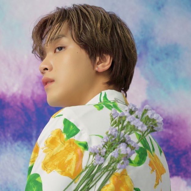heyhaechan's tweet photo. lee pretty as a flower haechan https://t.co/BZ4CYHkpOR