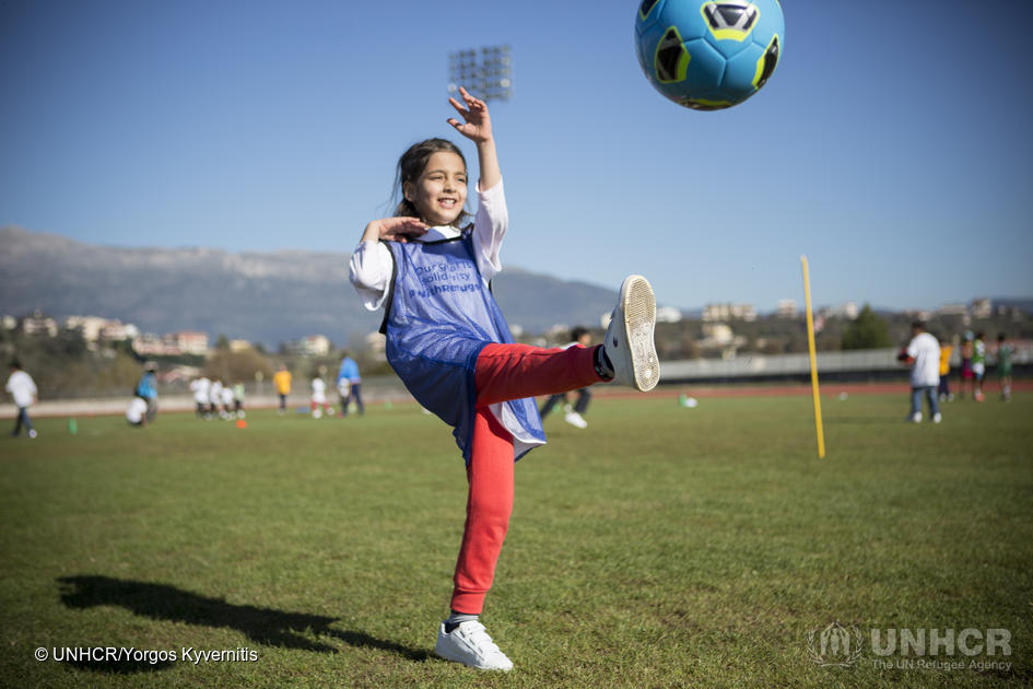 Refugees's tweet image. ⚽ After the trauma of war, sport helps people rebuild confidence and find comfort in play. ⚽ Together, we shine. #RefugeeDay