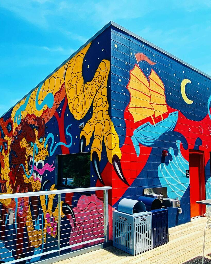 raleighwhatsup's tweet photo. ART // such gorgeous colors in these fabulous murals @boxyardrtp 🔥 artist: @gabegets #thinkinsidethebox #boxyardrtp #raleighmurals #rtp https://t.co/7MKcczr3aG