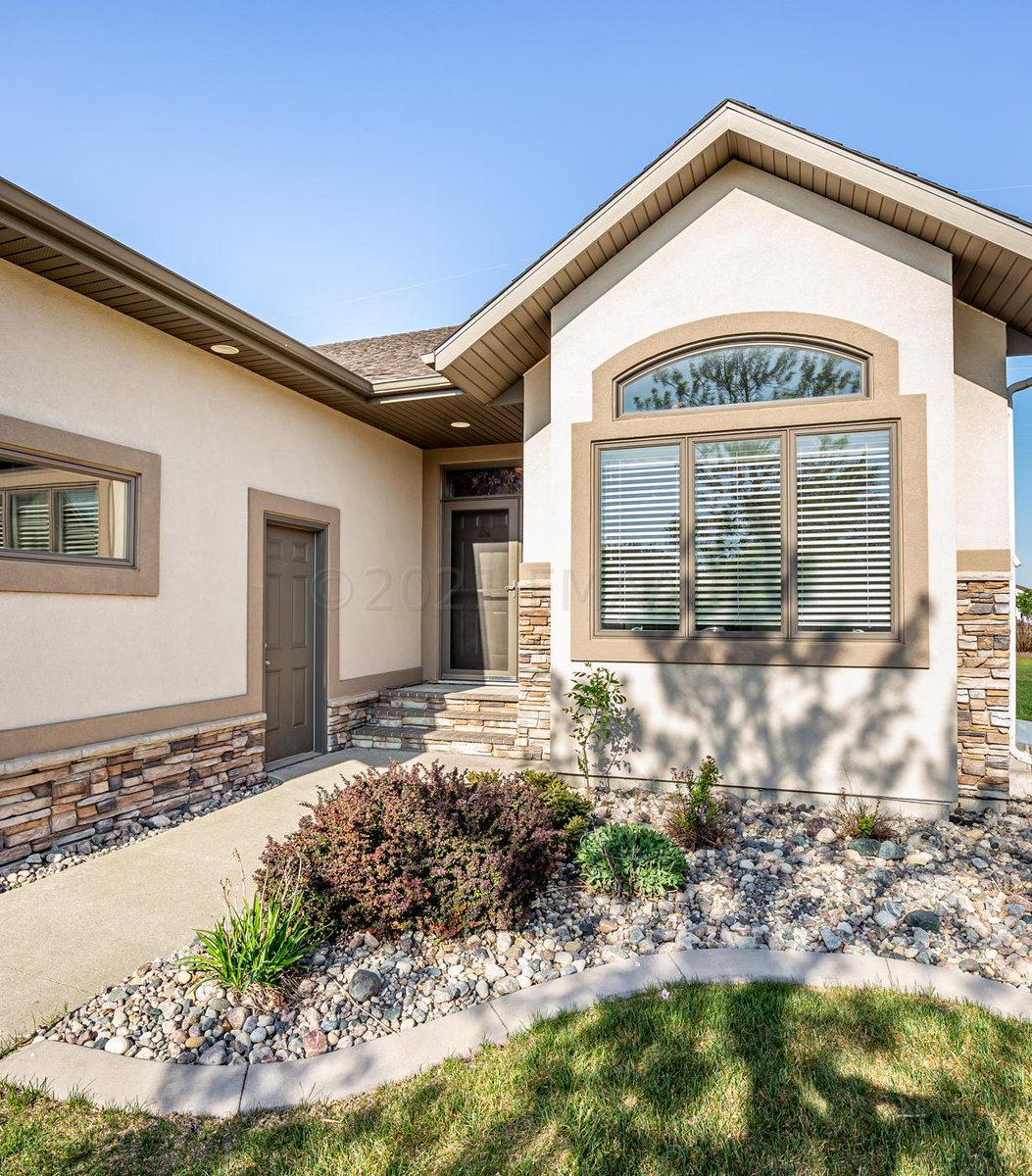 Ready to upgrade? Impeccable 4 BD/ 3 BA in Fargo has it all. Call/text/DM me!  cpix.me/l/123670474