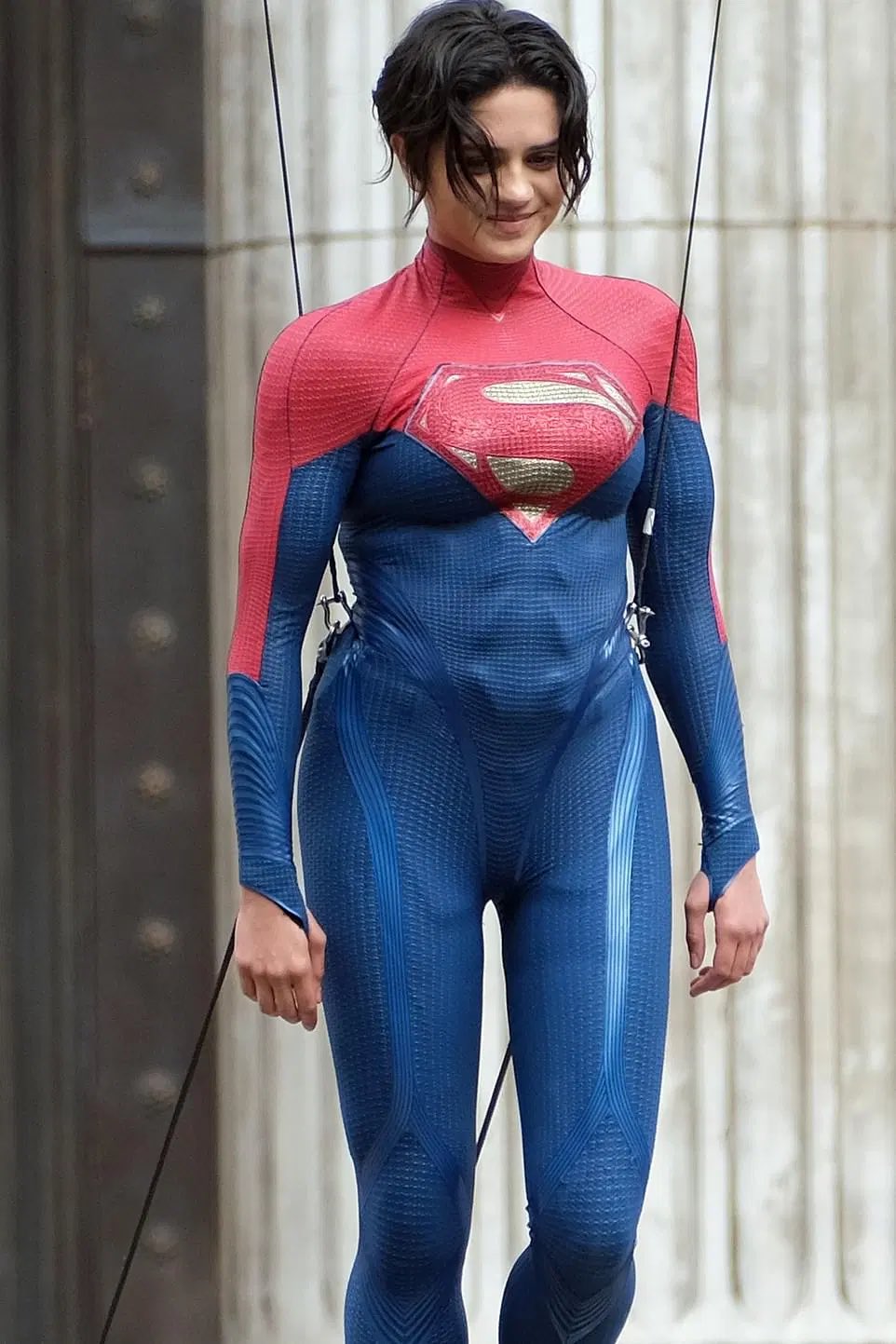 El Multiverso de DC Comics on Twitter: "Ahora sí en mejor calidad, Sasha  Calle como Supergirl en el set de 'The Flash'. https://t.co/UNW0rUzynl" /  Twitter