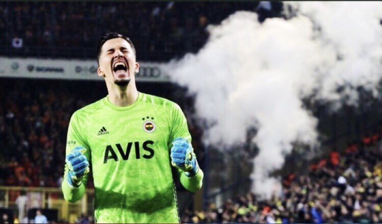 Altay Bayındır turnuvada hiç maça çıkmadan kova uğurcandan daha iyi kaleci olduğunu kanıtladı