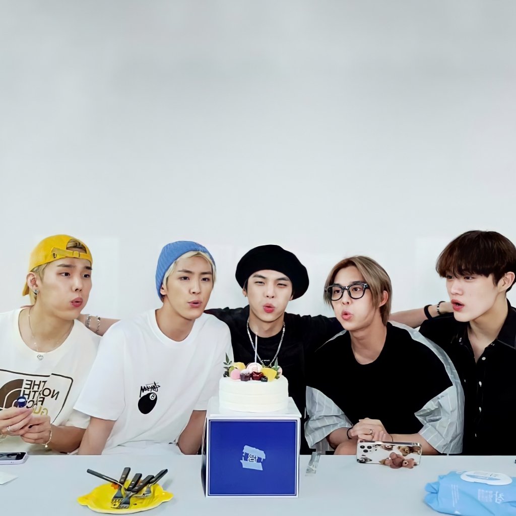 JuraCIX_BEX's tweet photo. Happy 700 days CIX 🌱
#CIX #씨아이엑스 #CIX700Days @CIX_Official @CIX_twt https://t.co/YbC4hSUvg7