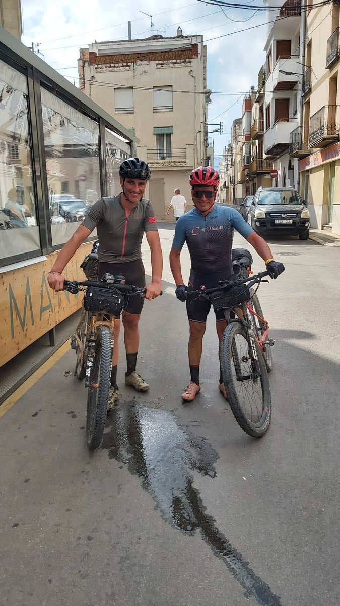 Fent el seguiment i treballant per la <a href="/cat7cents/">CAT700</a> de divendres a dimarts vinent, aquí Sergi i Jordi, els 2ns que arriben a meta de L'Ampolla després de la bèstia de Toni Calderón 💪