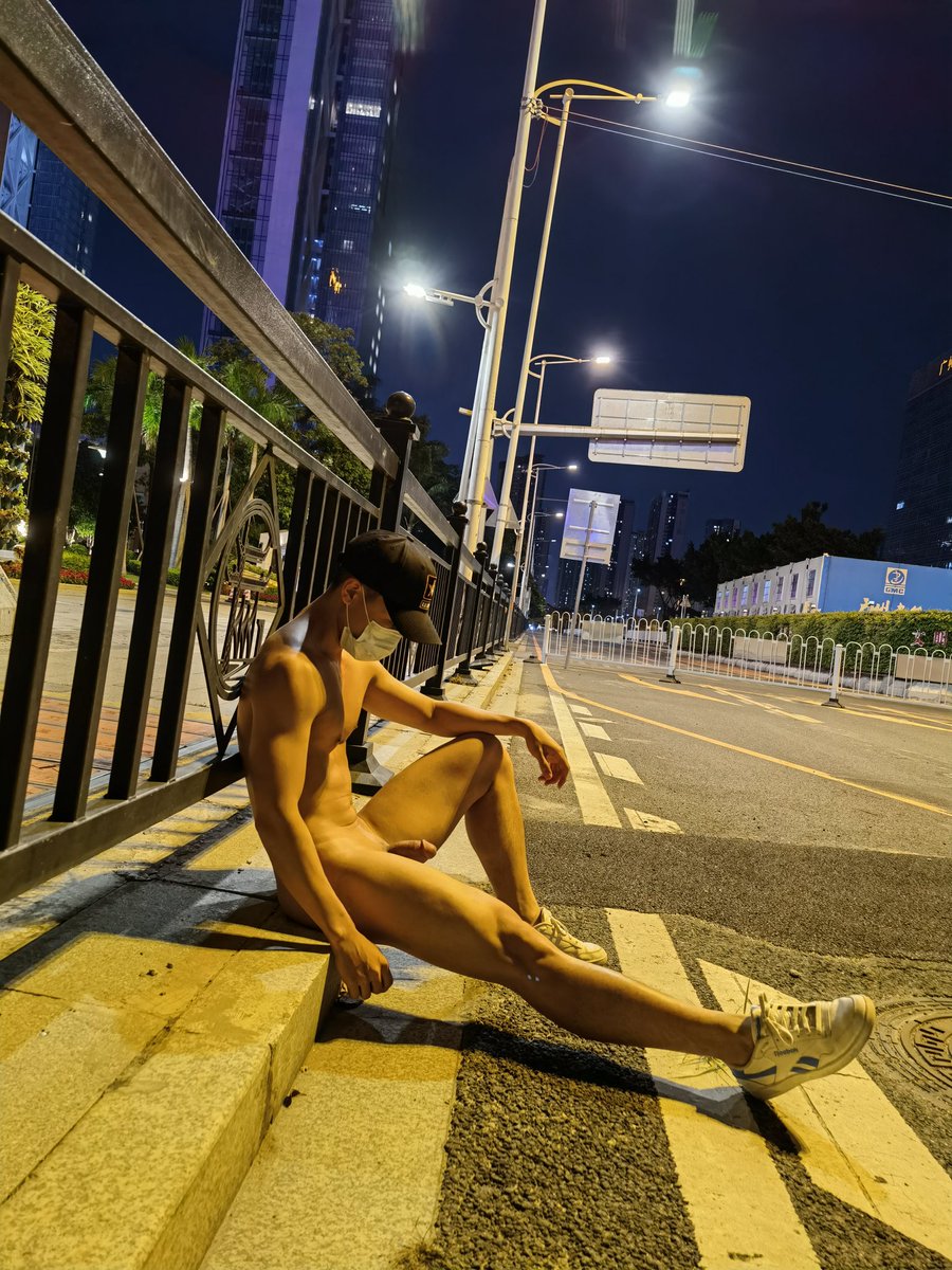 nez508's tweet photo. 裤子消失术🤓 https://t.co/Scp153Bt9Q