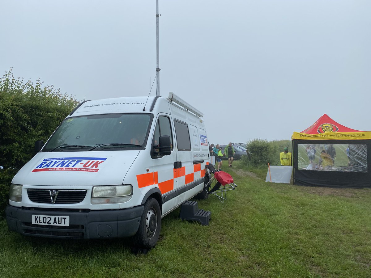 NWHRaynet's tweet image. Great day helping with the communications today at @Hantshoppit. Very well organised event by The Race Director @timothyfowler. Thank you to neighbouring @RAYNET_UK groups for giving us a hand.  #hampshirehoppit #trailrunning #marathon #HalfMarathon