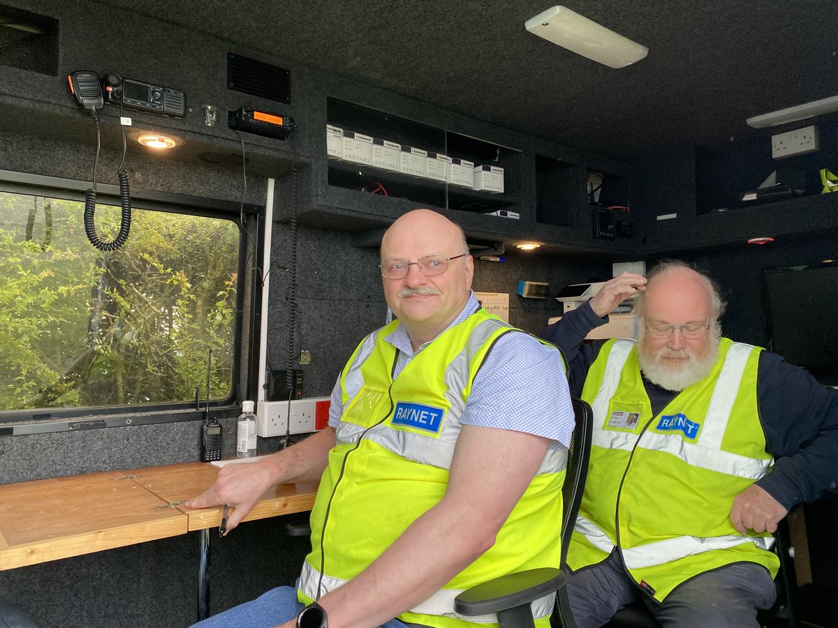 NWHRaynet's tweet image. Great day helping with the communications today at @Hantshoppit. Very well organised event by The Race Director @timothyfowler. Thank you to neighbouring @RAYNET_UK groups for giving us a hand.  #hampshirehoppit #trailrunning #marathon #HalfMarathon