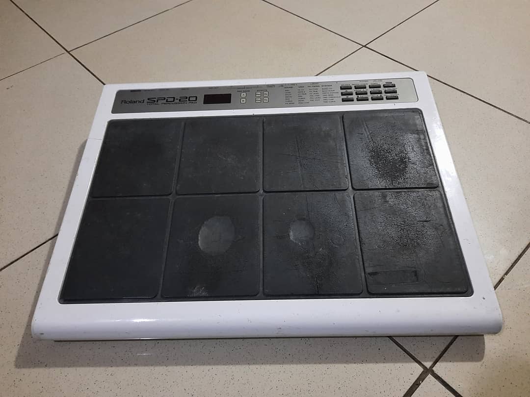 prastikobp's tweet photo. @DrumBagus wts roland spd20, second normal, harga 3,3jt nett, ciledug TGR, wa 083874677735, ig : alunamusic.jkt https://t.co/BblGgW0auy