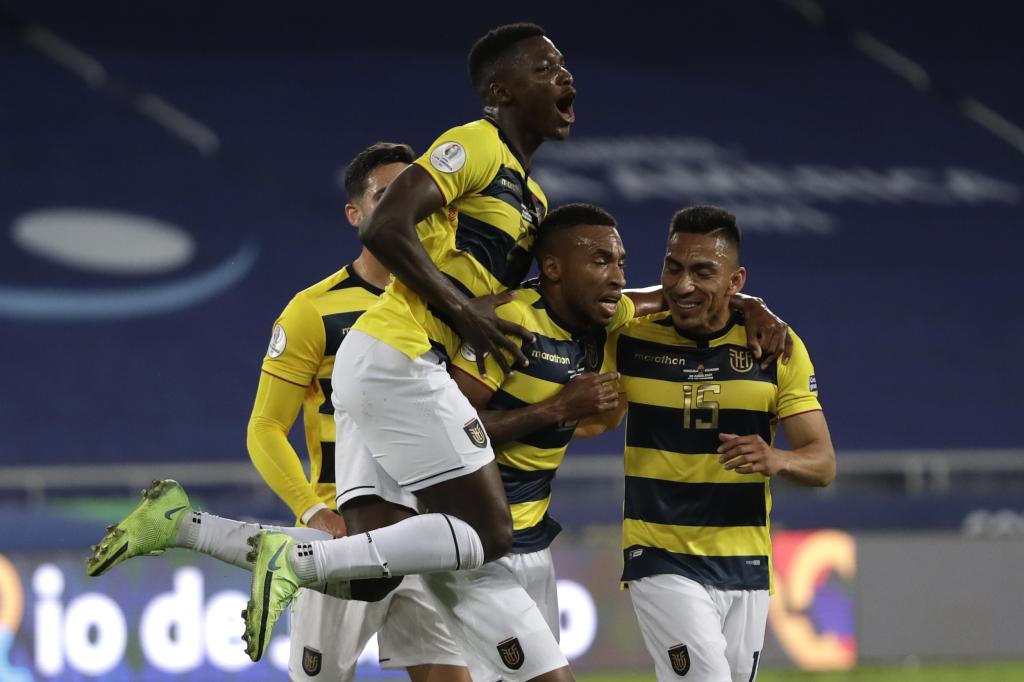 marca's tweet photo. DESCANSO #CopaAmérica | Un gol de Ayrton Preciado da ventaja a Ecuador ante Venezuela https://t.co/pfa4TBsFcI https://t.co/Y7z00gl15J