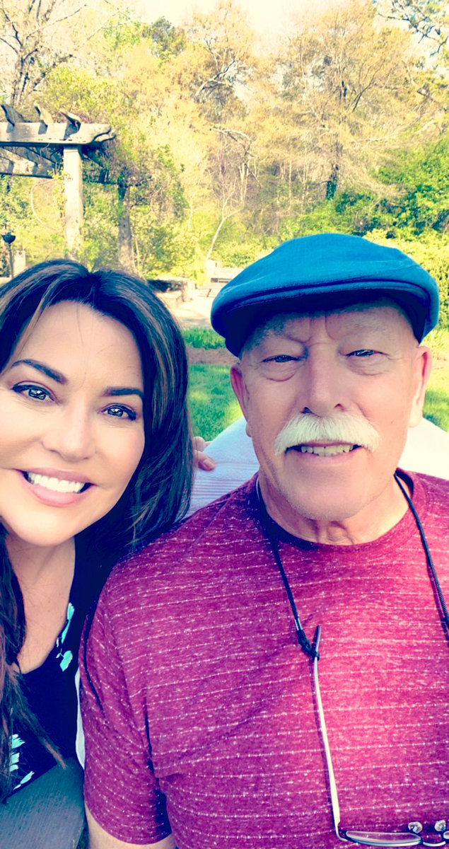 RobinMeade's tweet image. One more day of weekend hair. I’m back with ya on Tuesday… #HappyFathersDay2021 to all the dads , including my own ! See you Tuesday! @MorningExp