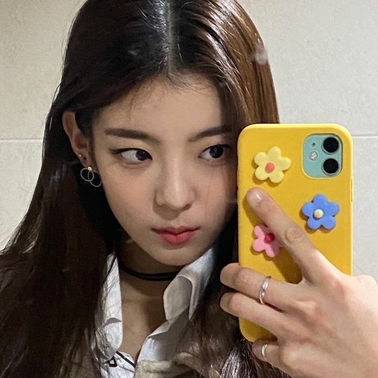 itzdetails's tweet photo. lias cute phone cases! https://t.co/NjTk82qmed