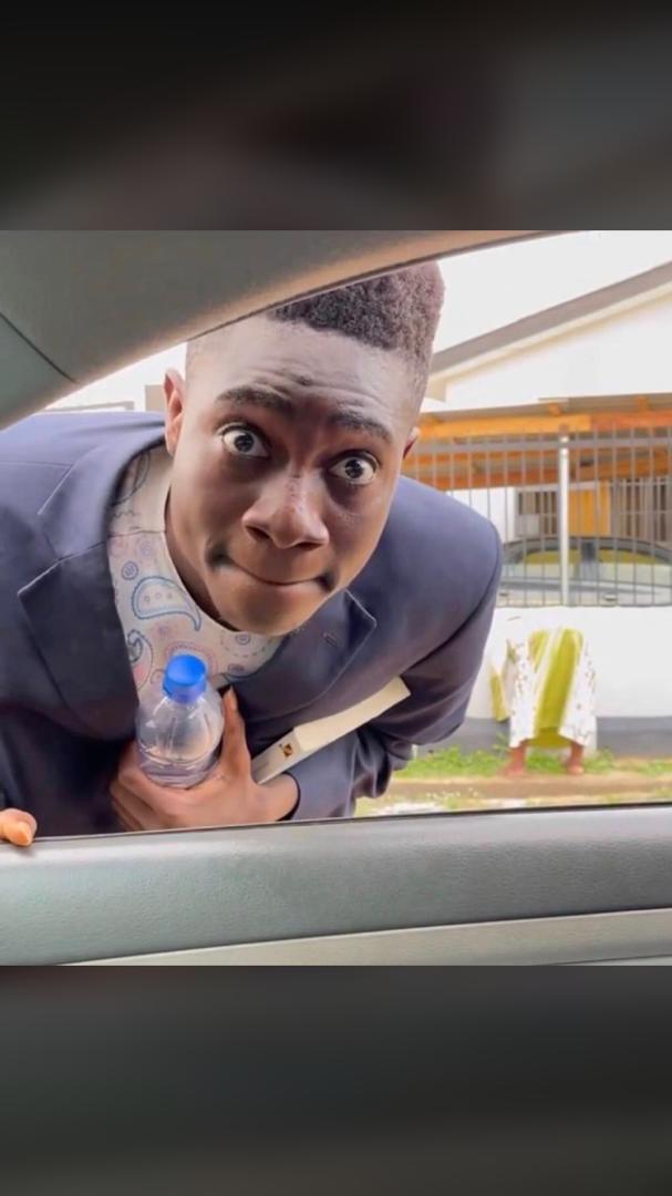 larnormicheal's tweet photo. Abeg send me 15gh .. I go send am when I catch house ..  #DateRush https://t.co/p2HoF4bvWk