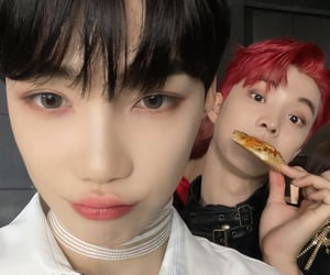 doIIcch's tweet photo. hello i made a nyukyu edit ^__^ https://t.co/hA6IEV0fd8