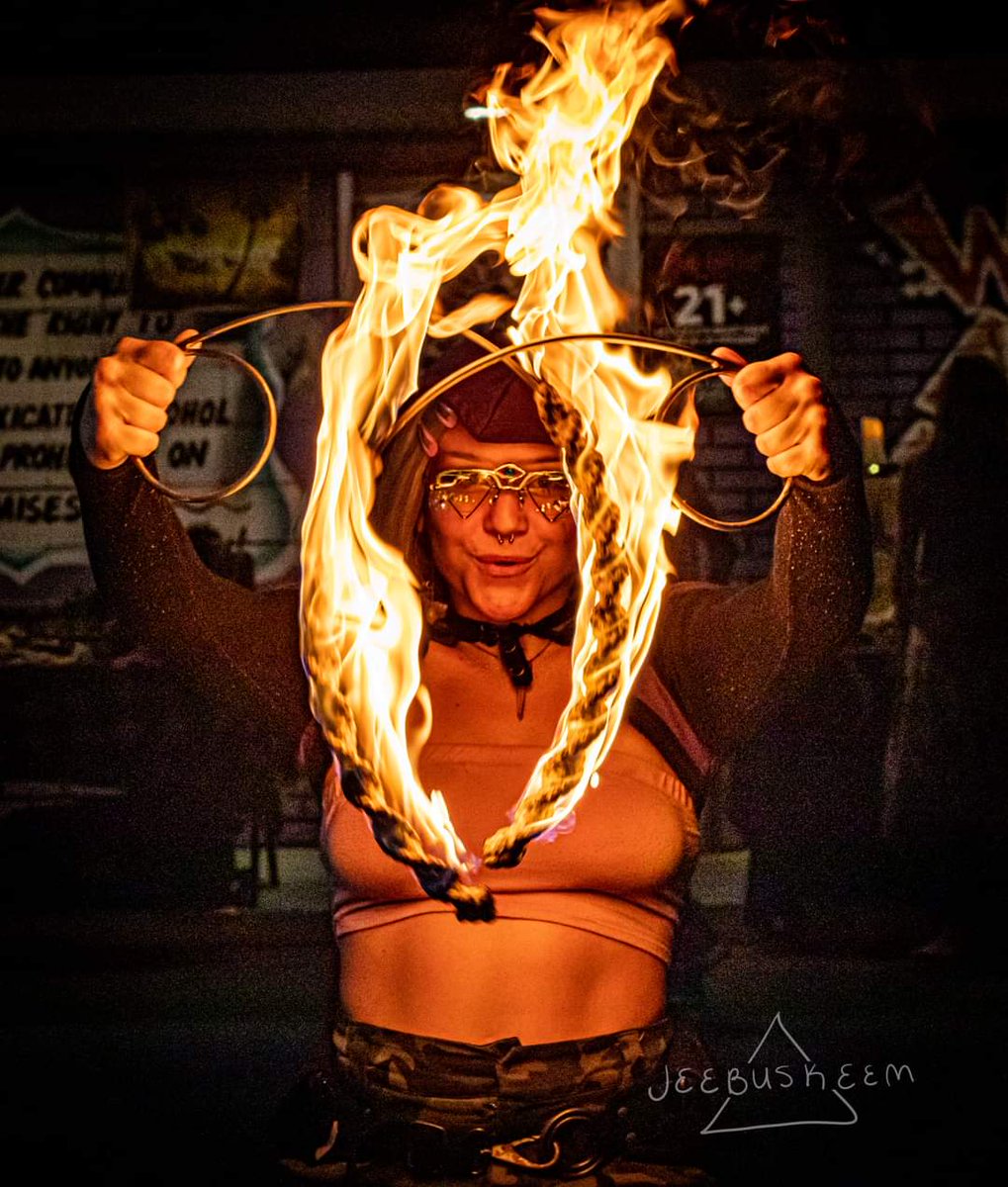 iappreci8urbutt's tweet photo. Some of my favorite shots from last night
#flowarts #firephotography #cannonrebelt7i #flowartist #stpeteflow #floridaflow #flowtography #photography https://t.co/5Z5iHEm9zh
