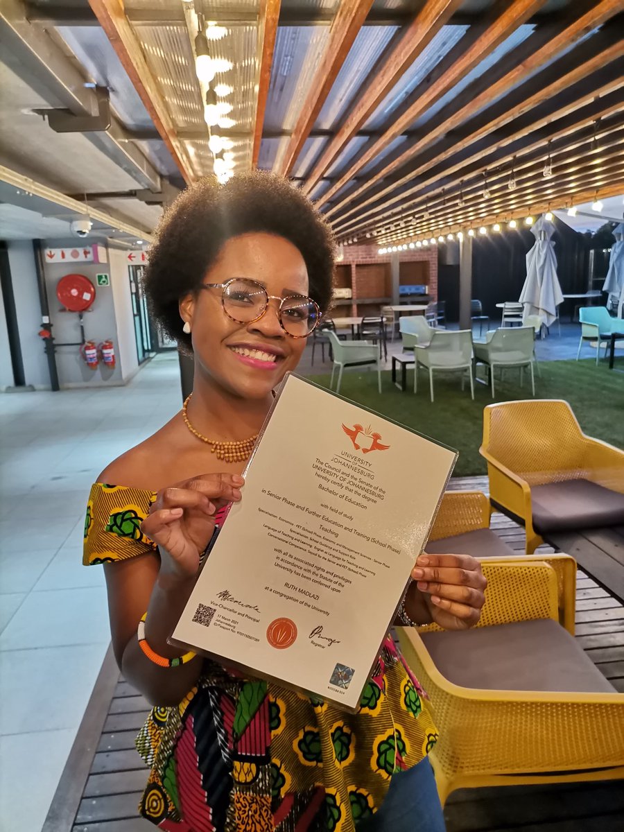 Zanelemadlazi's tweet photo. Officially an Economics teacher 👩🏾‍🎓
#go2uj #graduated https://t.co/1J1RLM1iN2