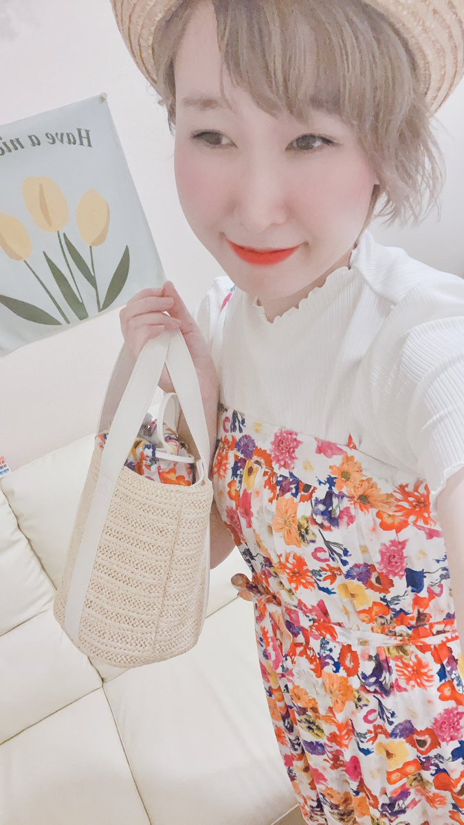 Twitter 上的 西端実歩 映像監督 おはようございます 昨日 Guへいって 蜷川実花さんコラボ商品たくさん買っちやいました 最高に可愛い スカート ワンピース バッグ ポーチ パジャマ𓆸 この色彩 花柄めっちゃ好きやぁ