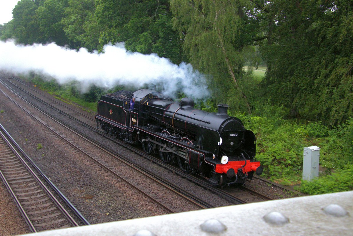 cln_weaver's tweet image. Even in this morning&apos;s drizzle, U Class Mogul No. 31806 from @SwanRailway  looking good during a rare mainline run. Taken near Brockenhurst