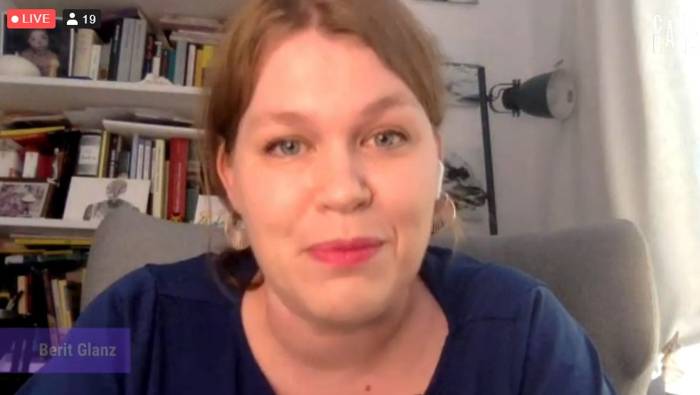 CareRage's tweet photo. @Caca_Savic @moeglichkeit Die Organisatorinnen von #WritingWithCare bedanken sich in emotionalen Schlussworten bei allen. https://t.co/Yx4dXKcTQJ