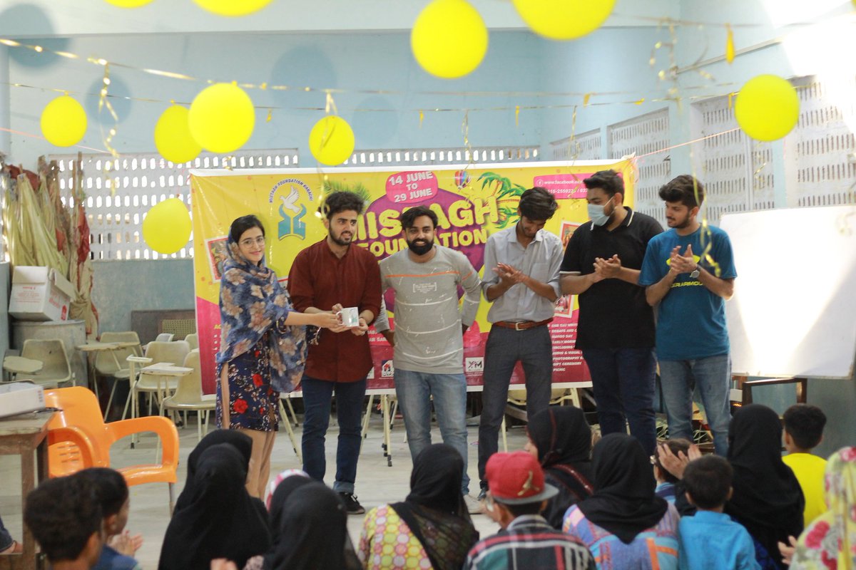 mahin_baloch's tweet photo. 7th day of summer camp 2021
Miss Mahin Wahid Baloch presented Souvenir to Think beyond team from Mistagh foundation ❤️😍
#Mistagh_Family
#summercamp2021
#work_for_change
#mistagh_foundation
#sundayfunday
#work_for_humanity https://t.co/QqBwwdPQ1p