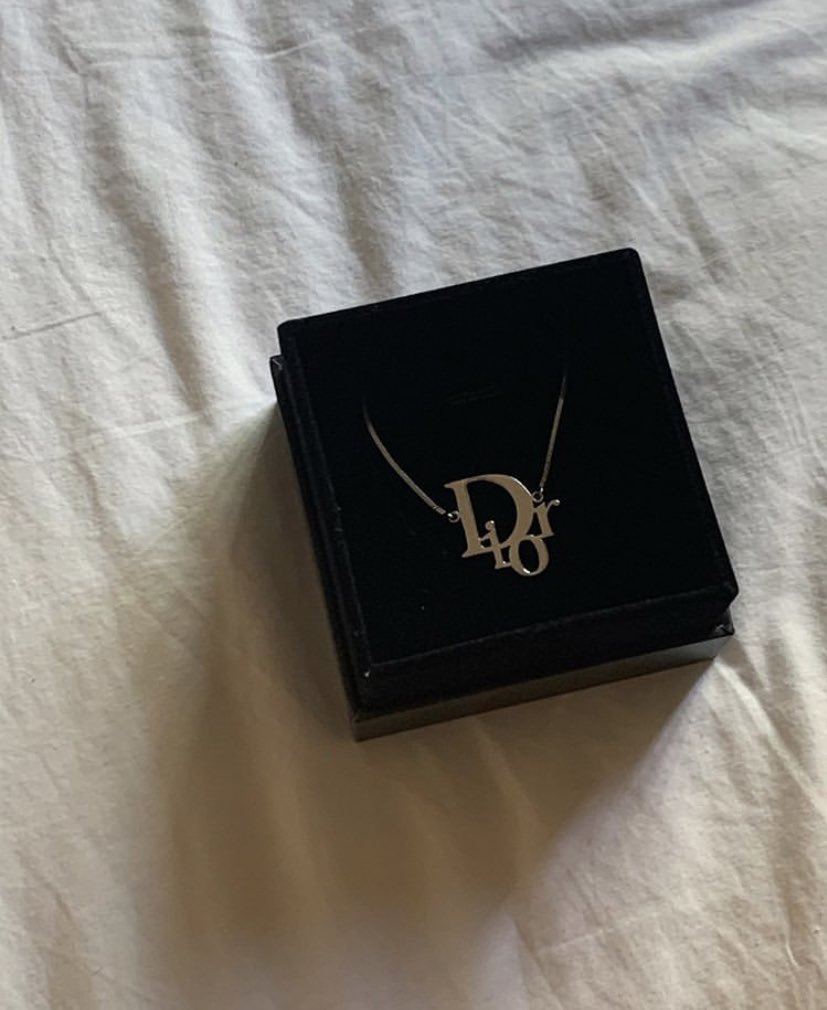 maisonartluxe's tweet photo. dior necklace https://t.co/AwFiAPB73c
