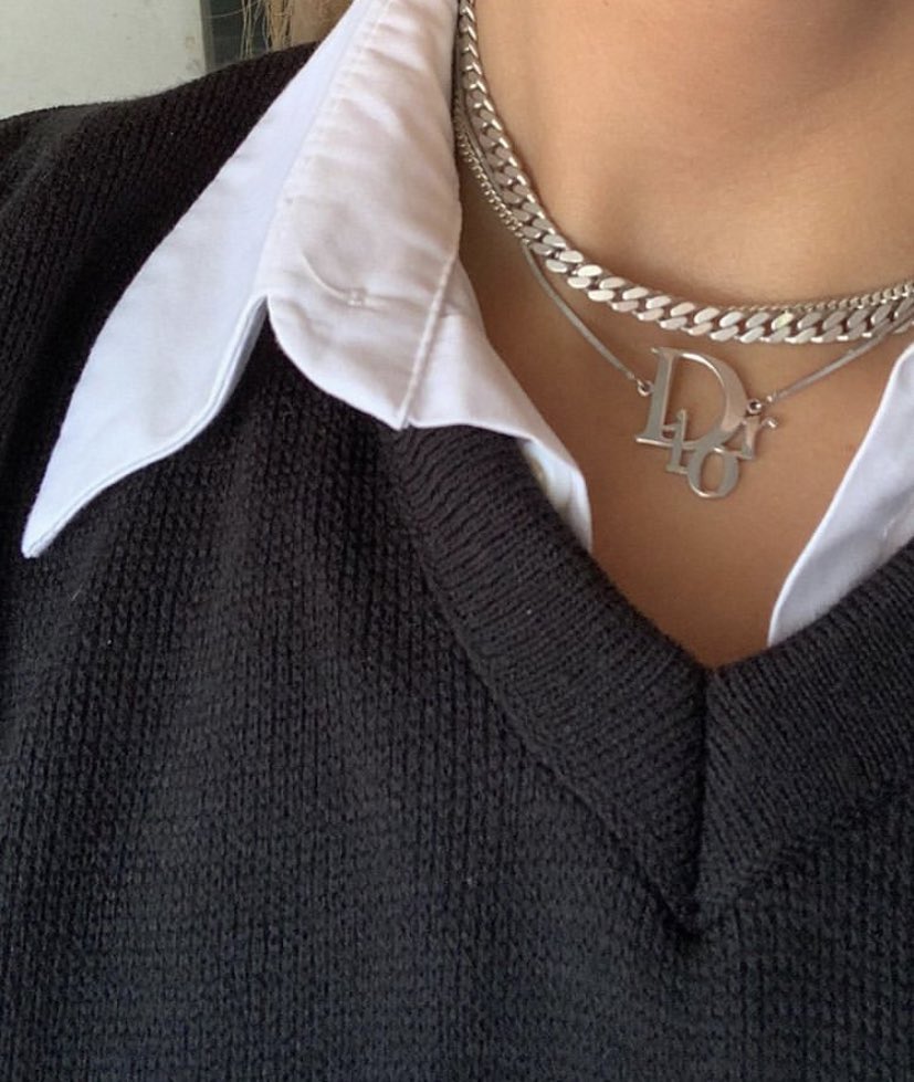 maisonartluxe's tweet photo. dior necklace https://t.co/AwFiAPB73c
