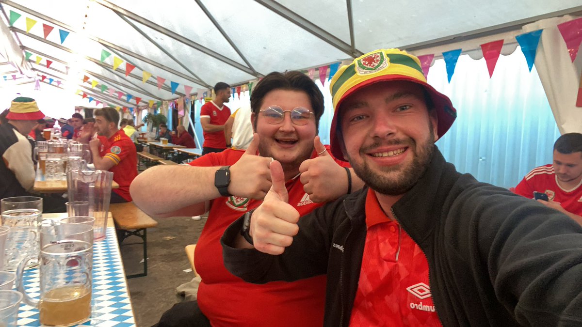 TarorPyst's tweet photo. CYYYYYMRUUUU! Predictions cywir ond yn bwysicach na hynny ma Cymru yn y round of 16! DONT TAKE ME HOME🏴󠁧󠁢󠁷󠁬󠁳󠁿🏴󠁧󠁢󠁷󠁬󠁳󠁿🏴󠁧󠁢󠁷󠁬󠁳󠁿 https://t.co/qjGeAfGDgG