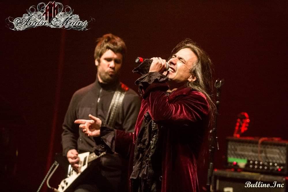 MaestroMatos's tweet photo. Angra, Shaman e também da carreira solo.
Alguém aqui estava nesse show?
.
.
.
.
#AndreMatos #AndreMatosEterno #AndreMatosVive #AndreMatosForever #MaestroDoHeavyMetal #MaestrodoRock #Metal #HeavyMetal #PoweMetal #Viper #AngraBand #ShamanBand #Avantasia https://t.co/ZuKD2JXkb8