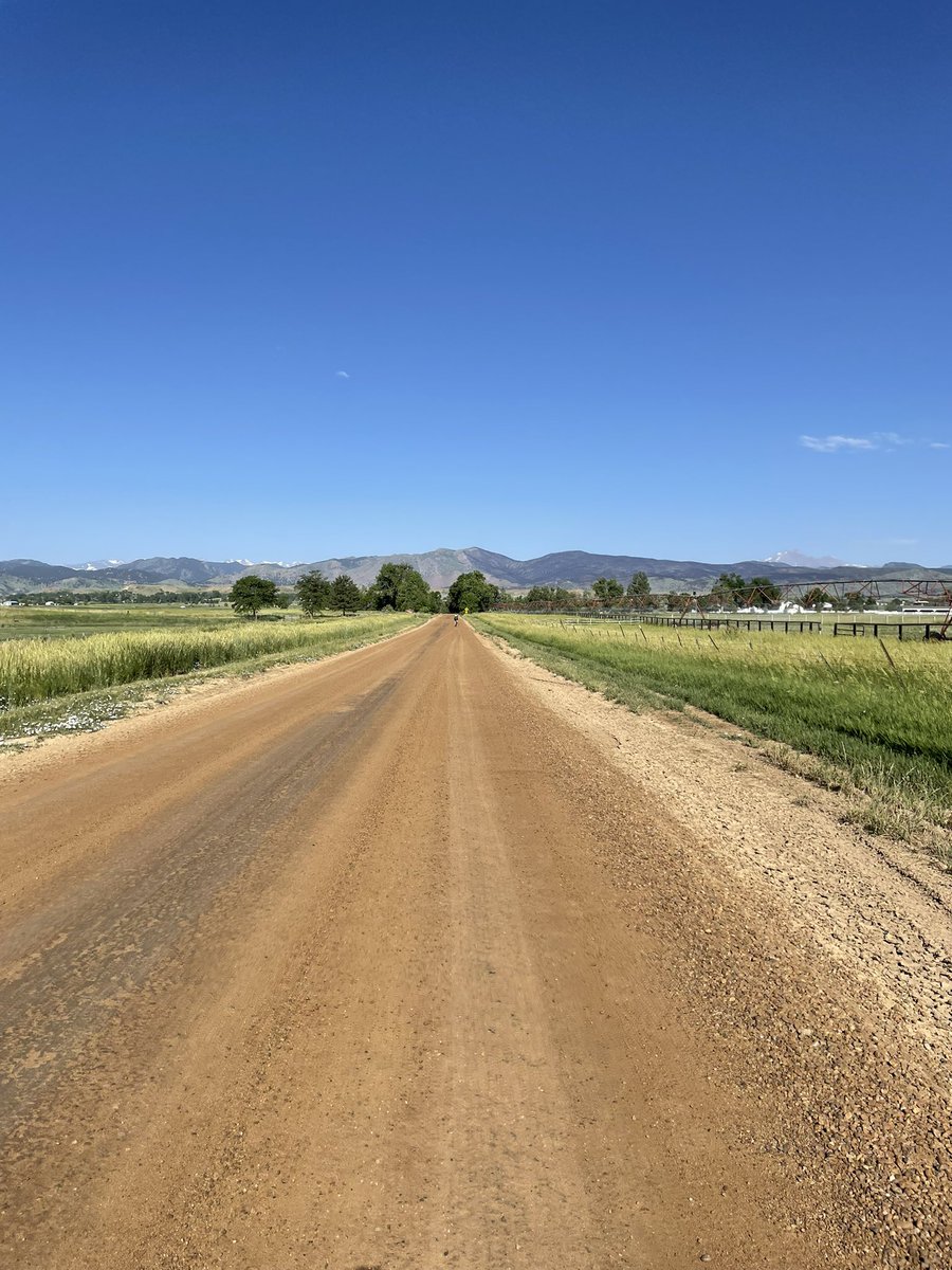 JWLevitt's tweet photo. Happiness watts allllll the way up. 

45 miles, half road and half gravel, reminding me yet again why cross bikes are my favorite. 

Fun experience to be riding in a pace line with tri/road bikes on those thicc tires. #thisisfitness https://t.co/JGKBJKFzAs