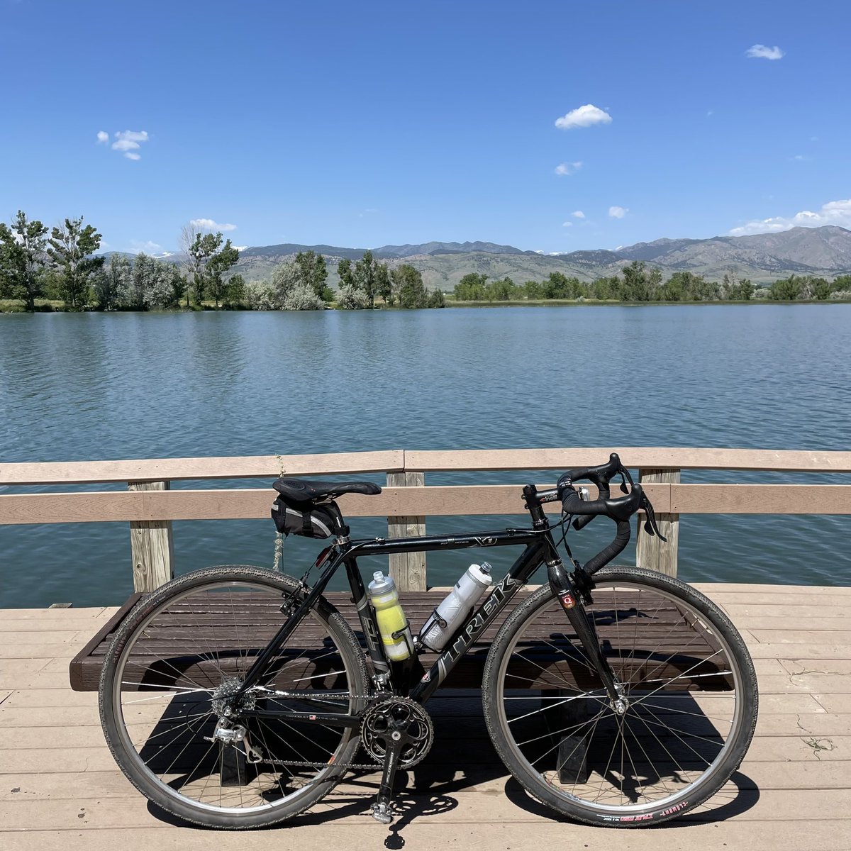 JWLevitt's tweet photo. Happiness watts allllll the way up. 

45 miles, half road and half gravel, reminding me yet again why cross bikes are my favorite. 

Fun experience to be riding in a pace line with tri/road bikes on those thicc tires. #thisisfitness https://t.co/JGKBJKFzAs