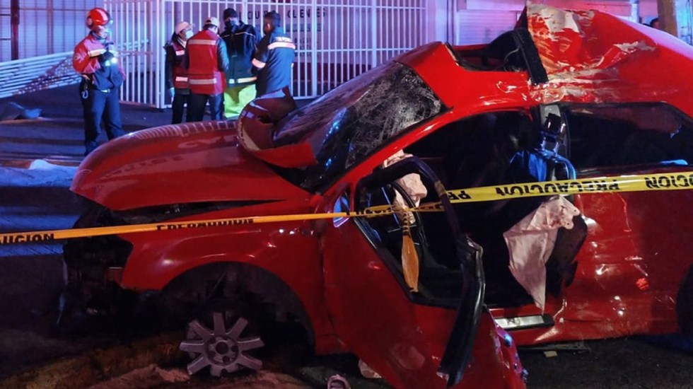 lopezdoriga's tweet photo. Qué tragedia la que se vivió esta madrugada en Ecatepec; el conductor de un Audi perdió el control de la unidad por conducir en estado de ebriedad y se estrelló contra un poste; cuatro personas murieron https://t.co/VkpGUaq2DC https://t.co/LivMvxf0jK