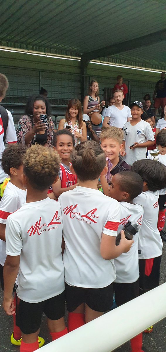 oclodong's tweet photo. Plaisir hier samedi de remettre les coupes à nos jeunes footballeurs qui se sont illustrés lors du tournoi du VYCAF, notre club de football des villes de Yerres et Crosne. @VilledeYerres @VCrosne @GillesCarbonnet #football #VYCAF @DamiatiMichael #tournoi https://t.co/CJtv6TQrCG