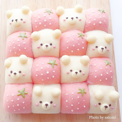 daily_dolce's tweet photo. Strawberry and bear bread by satomi_0819 https://t.co/Kqnzx5Otbf