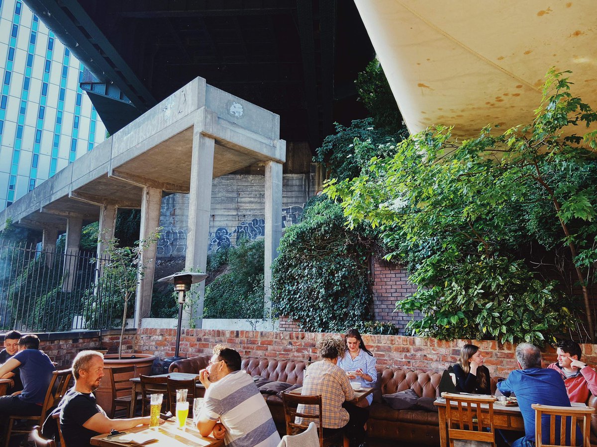 We’ve still got that Sunday sunshine beamin’ right down on our terrace. #sunday #sunshine #roofterrace #sundayvibes