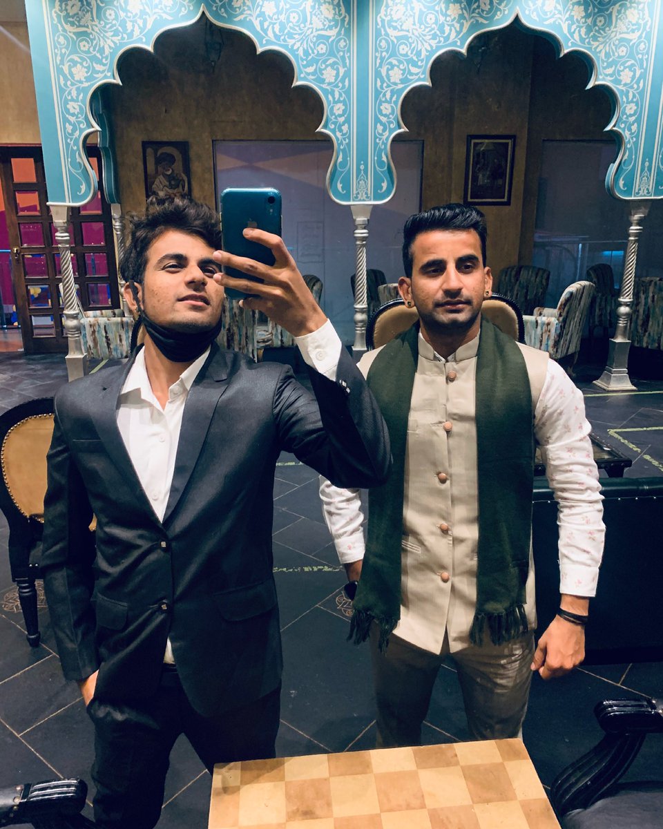 jaymugs4bucks's tweet photo. बादलों की ओड़ से सूरज निकलने वाला है  सफल जारी  रखो वक़्त बदलने वाला  है 💕

#happiness #brothers #cafe #coffee #quotes #wedding #mugs4bucks #bhilwara #jayhada #jaymugs4bucks https://t.co/uakT0Y9PGu