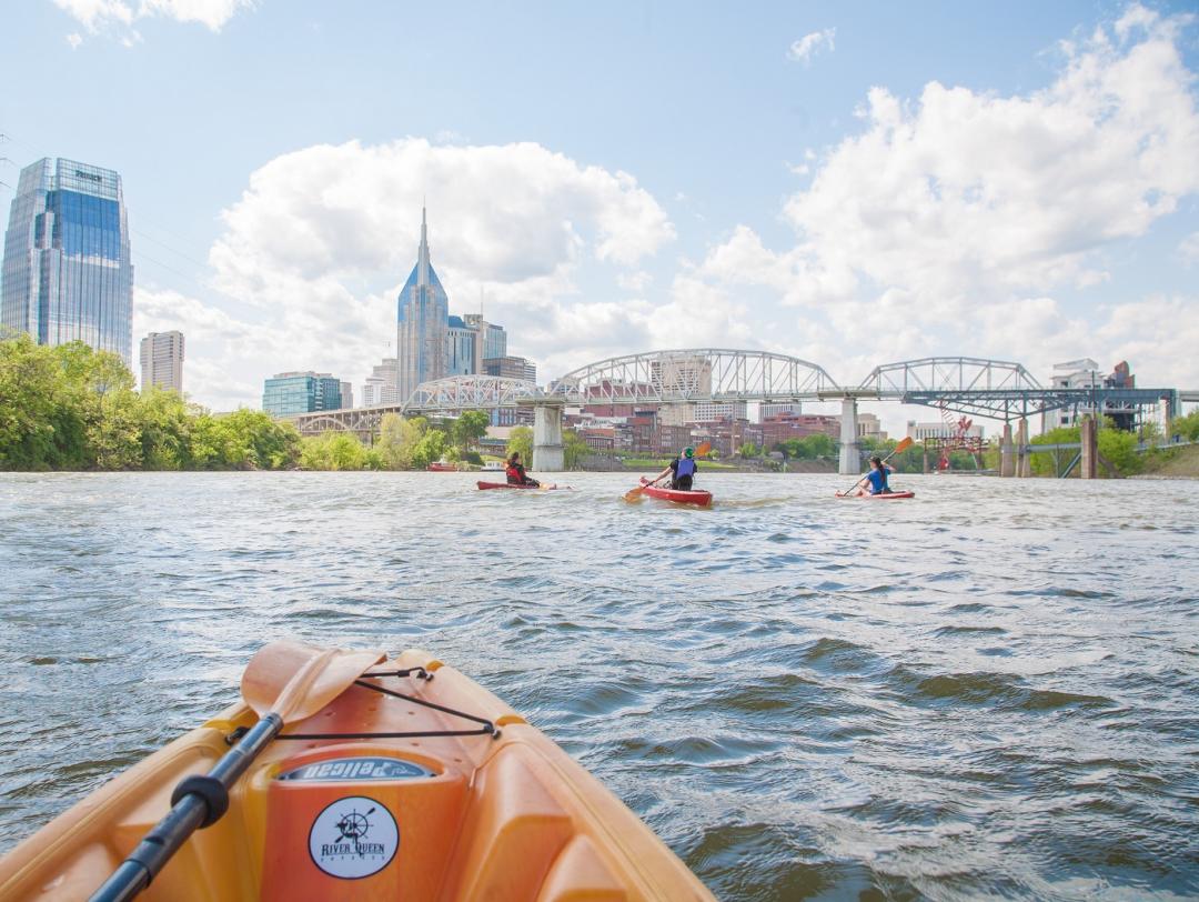 visitmusiccity's tweet photo. We think it's a GOOD day to be outside. 🌞 When you visit this summer enjoy the outdoors, fantastic exhibits, special events, and catch music always playing - inside and out. Explore summer activities here: https://t.co/hZagvamWOI
#NashvilleisCreating https://t.co/KiJHTX2hqH