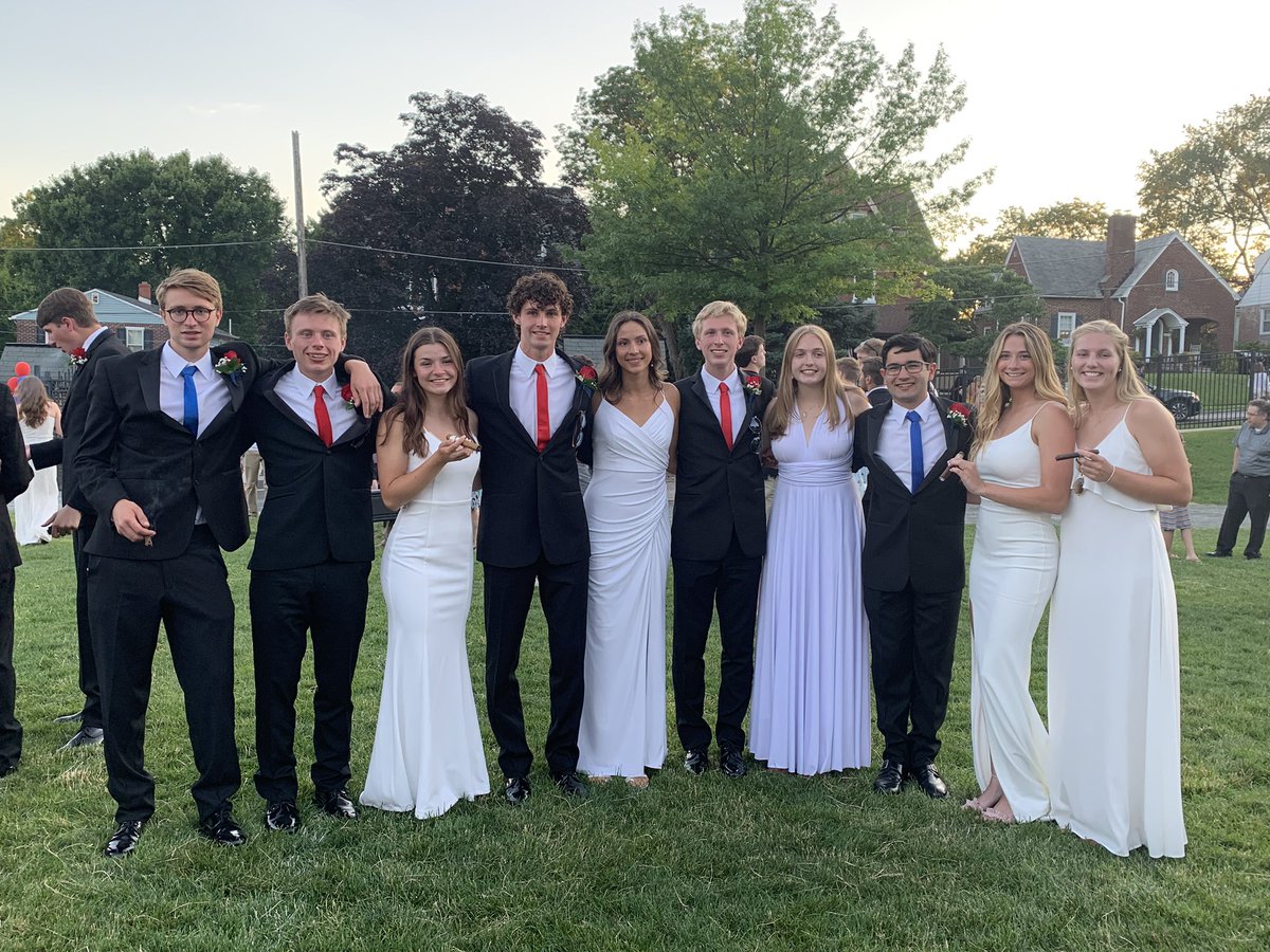 JenkintownXC's tweet photo. The most athletically accomplished graduates in Jenkintown’s history. 3 State Team titles &amp; 1 State Ind title for  15 State Gold medals. All of these student-athletes graduated with Honors. 4 continue as athletes in college, but all of will continue to shine. Congratulations! https://t.co/k1wdQ8Hq9q