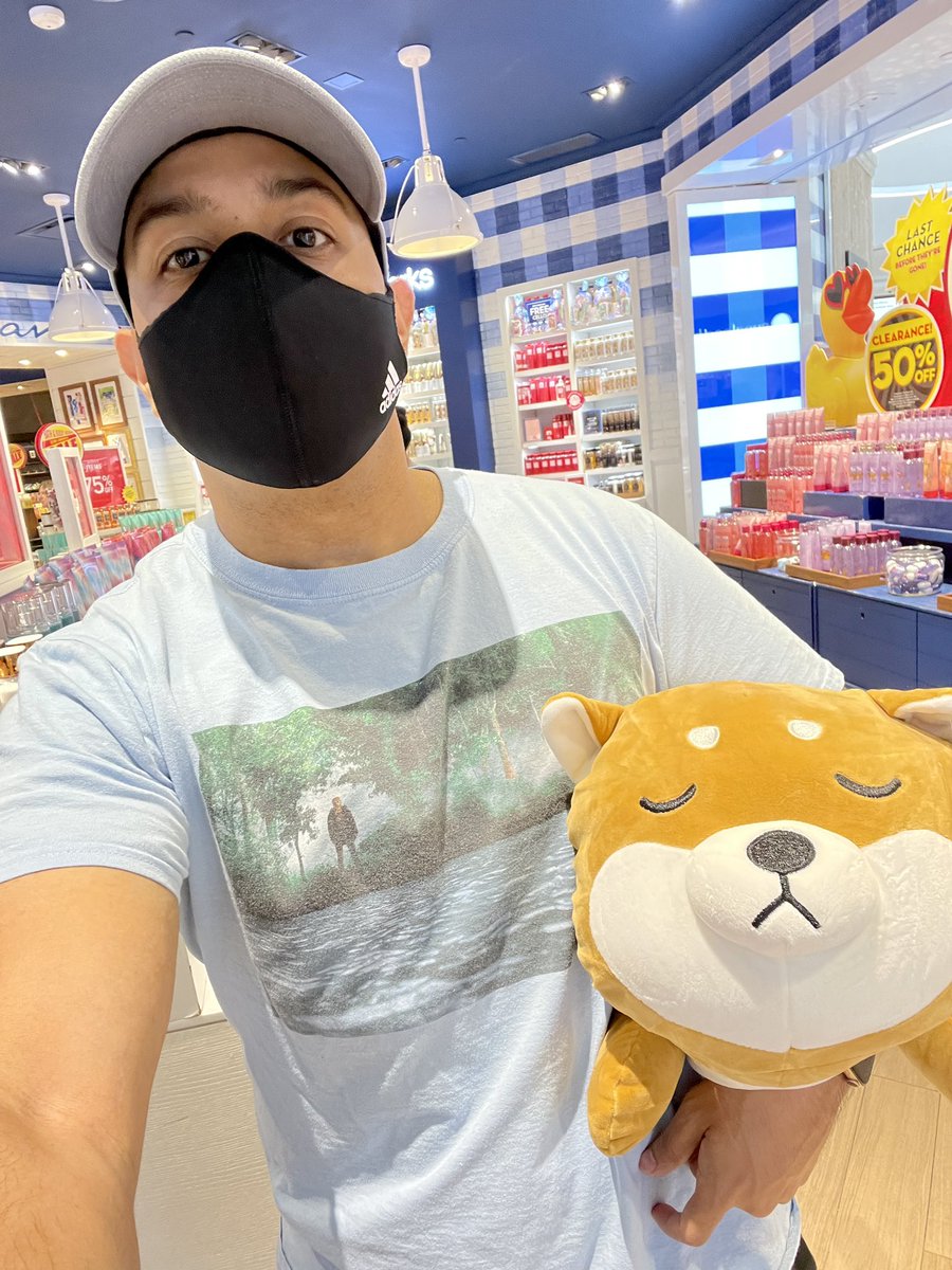 DashieXP's tweet image. At the mall with the fam, copped a new pup!