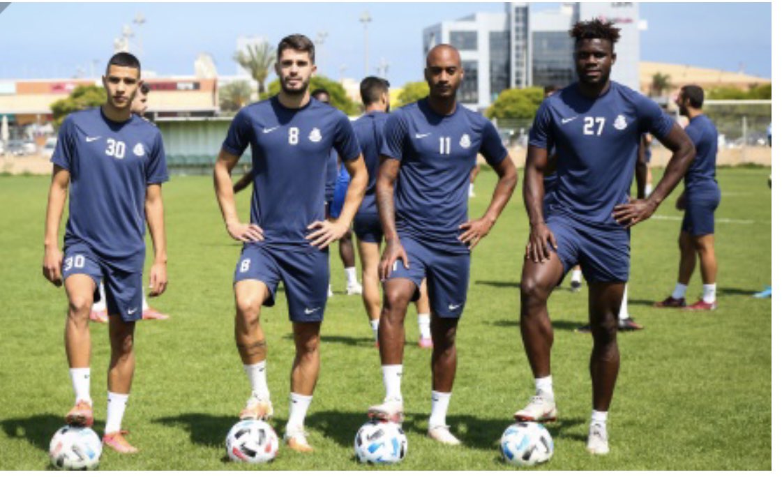 RNyengue's tweet photo. Happy to join my new family😊...Fc Ashdod ❤️💛⚽️ https://t.co/UMv6C0qVeF