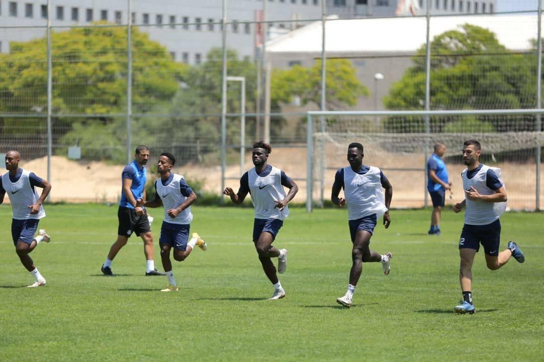RNyengue's tweet photo. Happy to join my new family😊...Fc Ashdod ❤️💛⚽️ https://t.co/UMv6C0qVeF