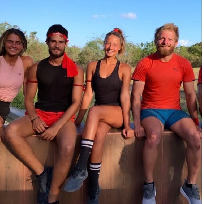 pinklipstick000's tweet photo. YİNE ÇOK KEYİFLİ İZLEMEK AMA  KEŞKE BATUŞ DA OLSAYDI #Survivor2021 https://t.co/CTXCsWPQh1