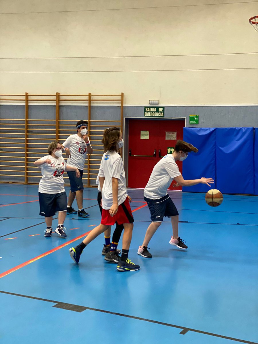 💪🏽🏀Todo un éxito el Primer Torneo 3x3 Inclusivo de <a href="/BSnRasgos/">Baloncesto Sin Rasgos - Chema González</a> y <a href="/cblasrozas/">CB Las Rozas</a> 

¡Gracias a todos y todas por esta gran mañana de mucho baloncesto! 🤗

🤩Seguimos trabajando por y para la igualdad de oportunidades de las personas con discapacidad intelectual.